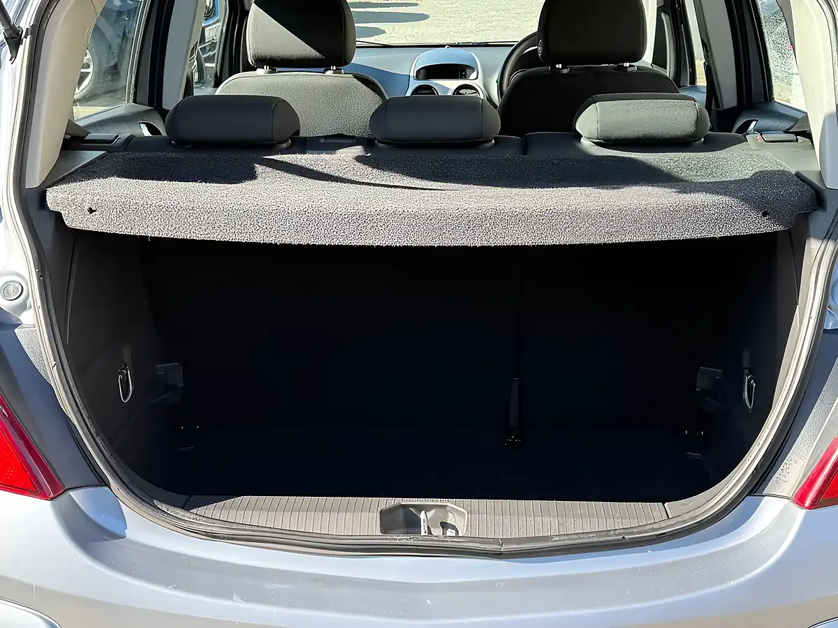 Used 2007 Vauxhall Corsa Club Silver - Interior and Exterior details 16