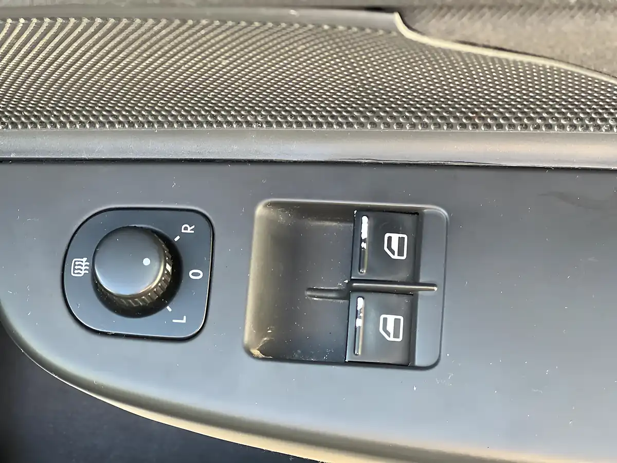 Used 2007 Volkswagen Golf S Silver - Interior and Exterior details 15