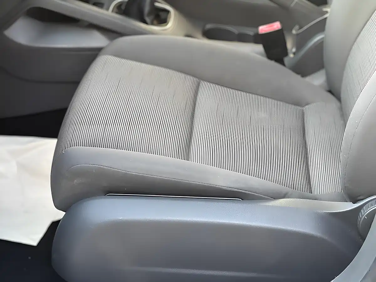 Used 2007 Volkswagen Golf S Silver - Interior and Exterior details 8