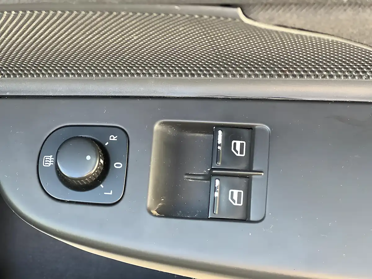 Used 2007 Volkswagen Golf S Silver - Interior and Exterior details 15