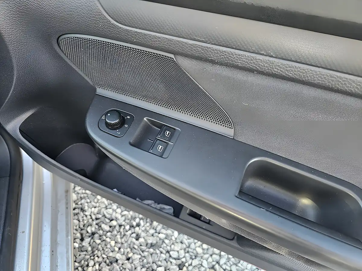 Used 2007 Volkswagen Golf S Silver - Interior and Exterior details 9