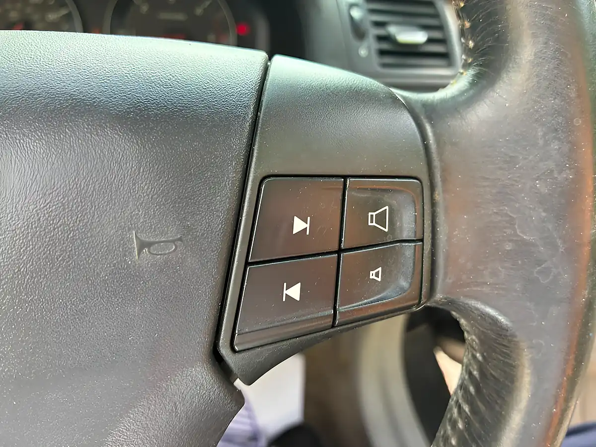 Used 2007 Volvo C70 Se Lux Blue - Interior and Exterior details 12