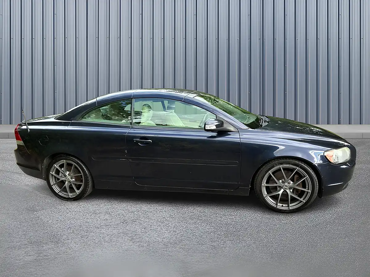 Used 2007 Volvo C70 Se Lux Blue - Interior and Exterior details 7