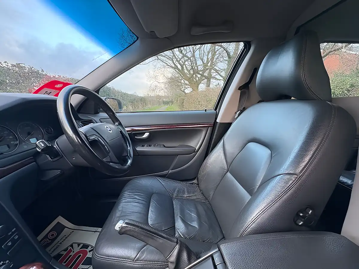 Used 2007 Volvo S80 Black - Interior and Exterior details 13