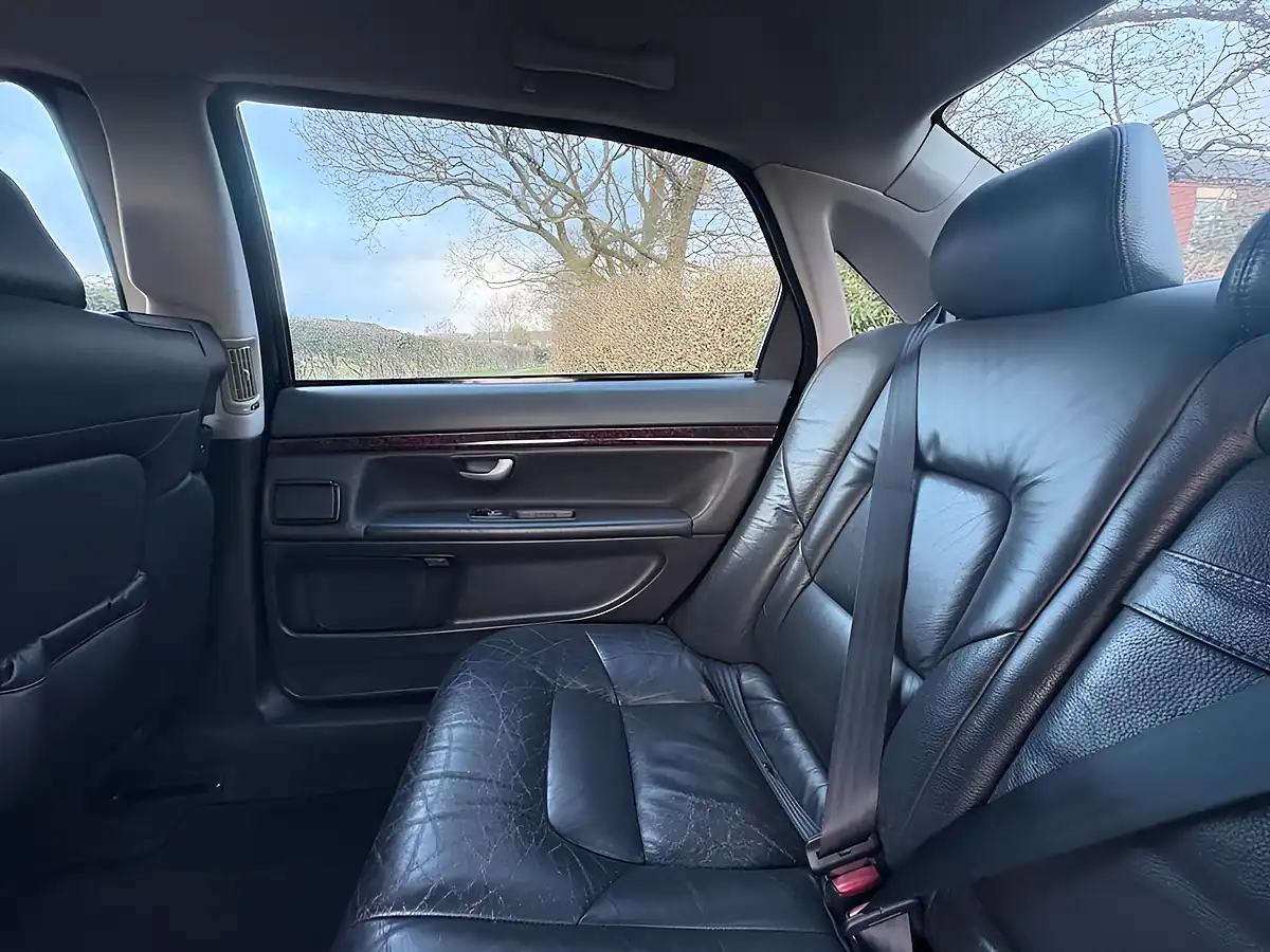 Used 2007 Volvo S80 Black - Interior and Exterior details 18