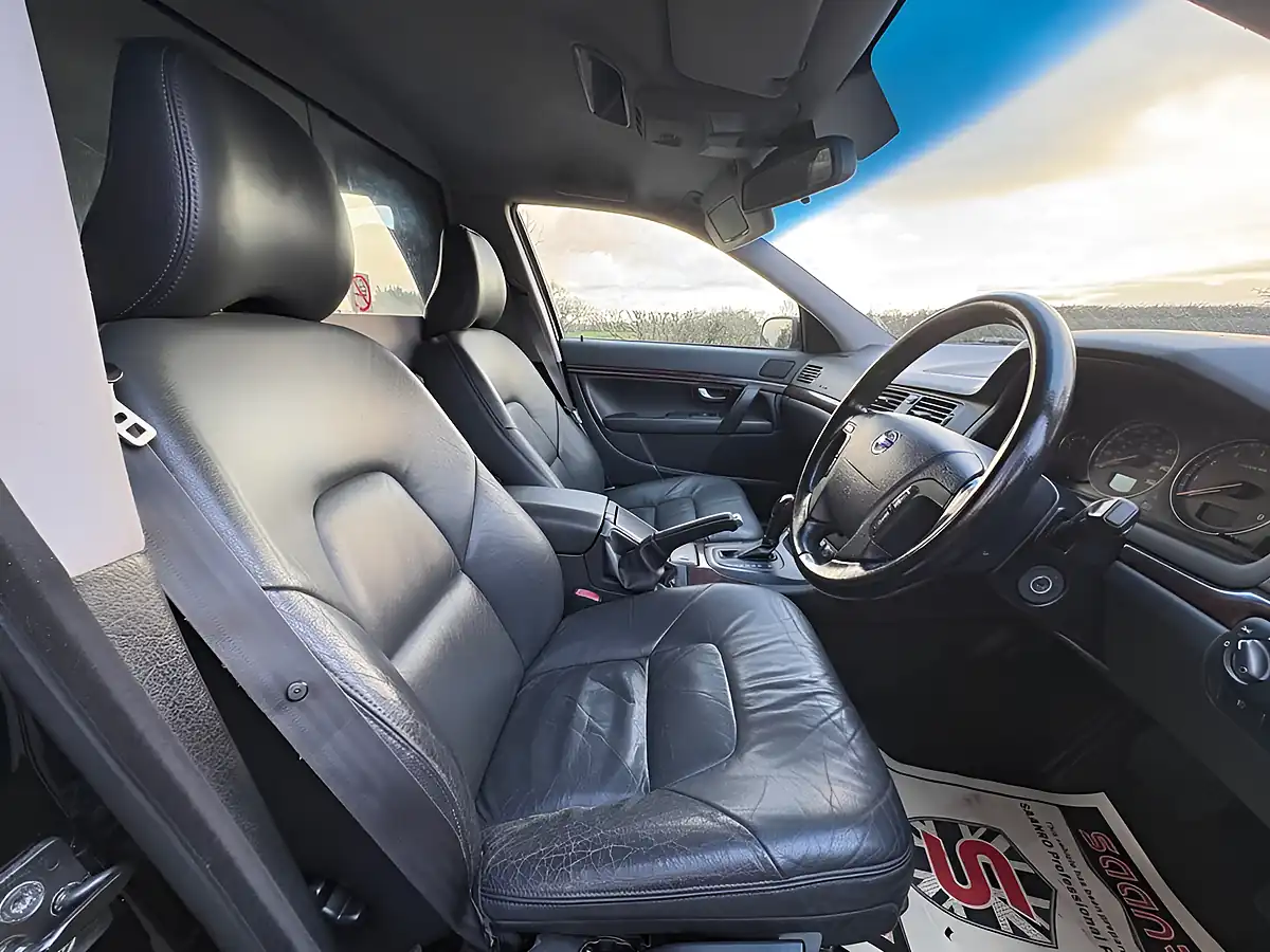 Used 2007 Volvo S80 Black - Interior and Exterior details 9