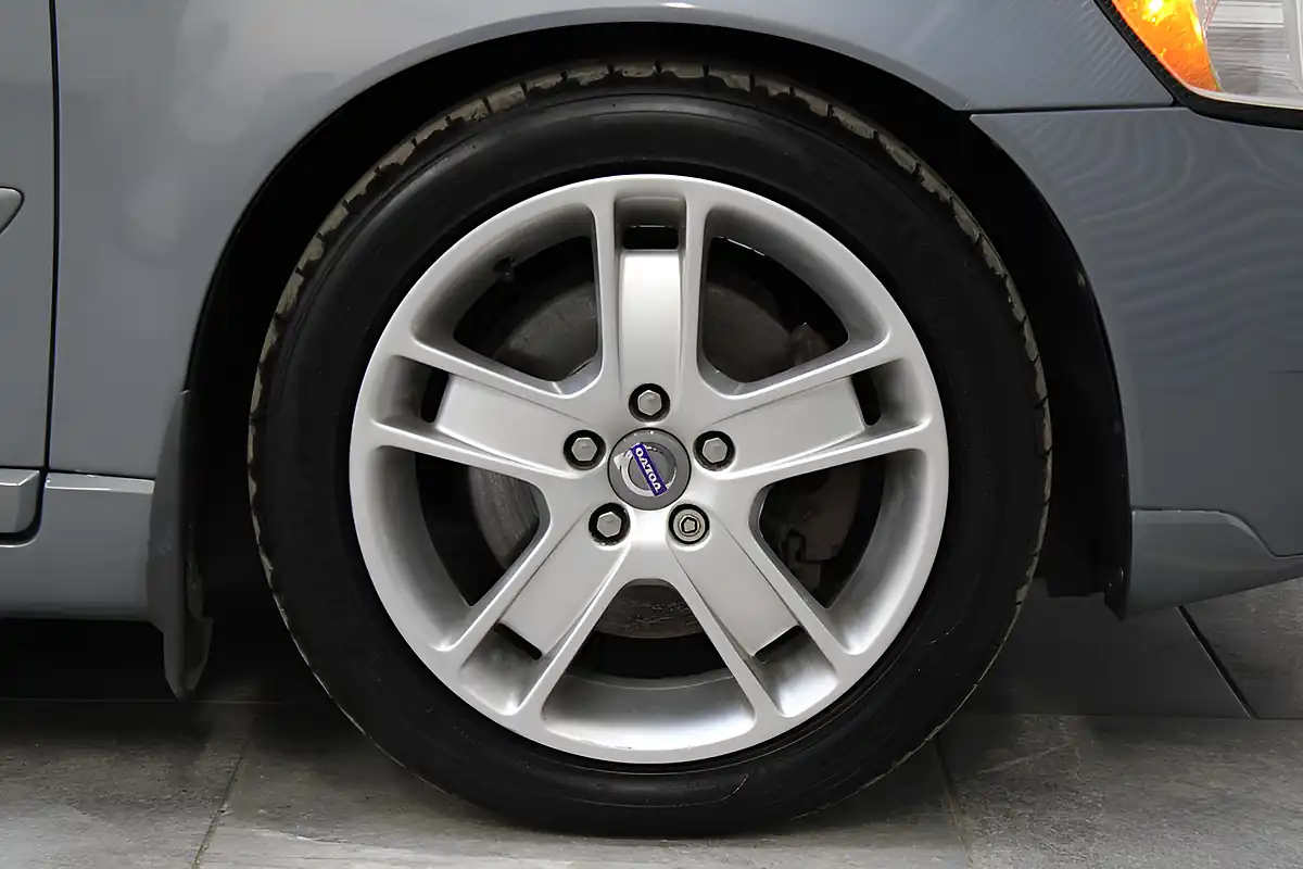 Used 2007 Volvo V50 Se Blue - Interior and Exterior details 9