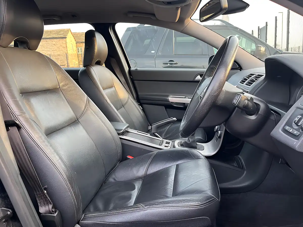 Used 2007 Volvo V50 Se Lux Black - Interior and Exterior details 12