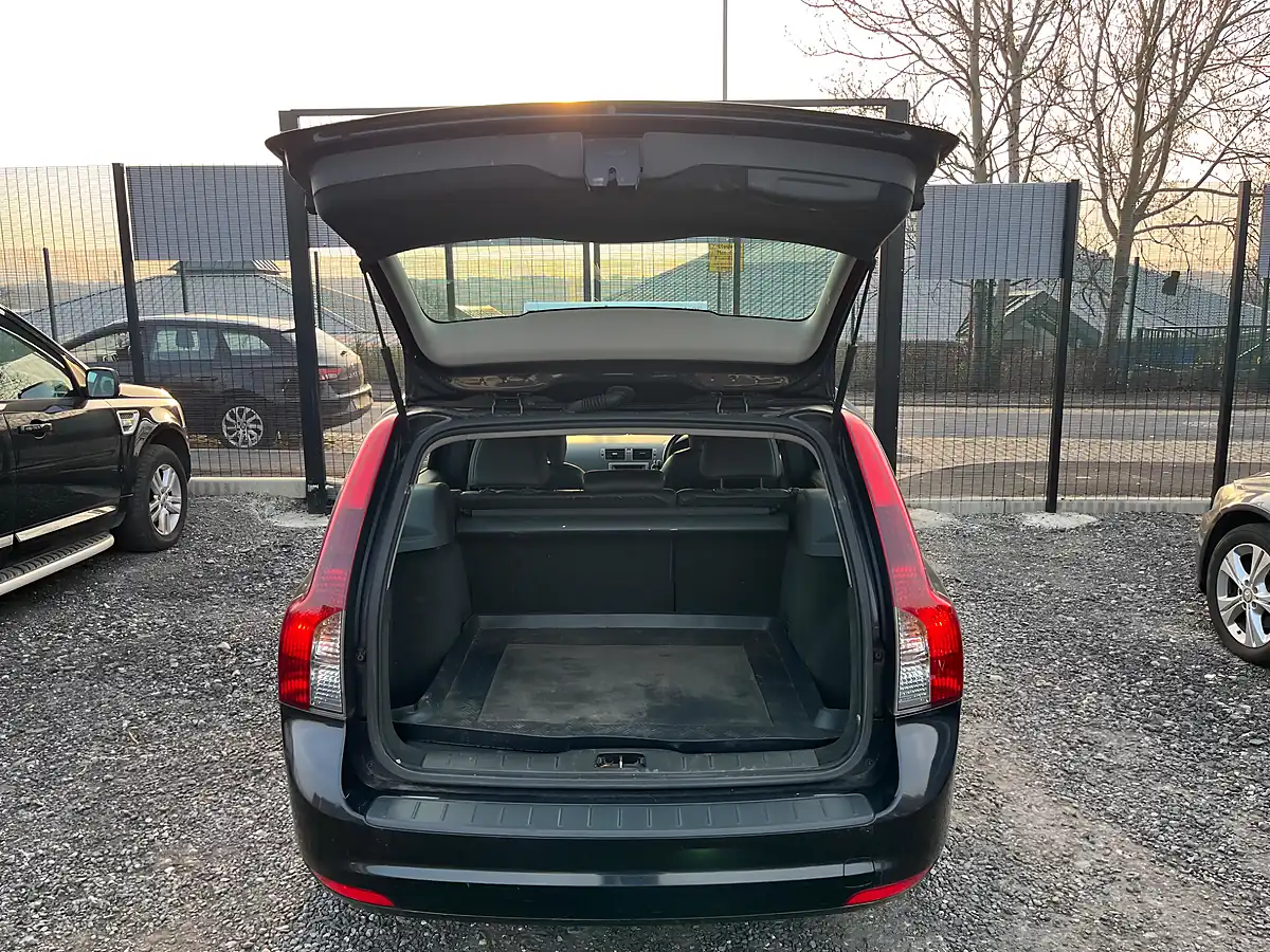 Used 2007 Volvo V50 Se Lux Black - Interior and Exterior details 17