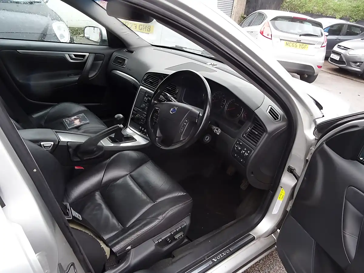 Used 2007 Volvo V70 Se Silver - Interior and Exterior details 11