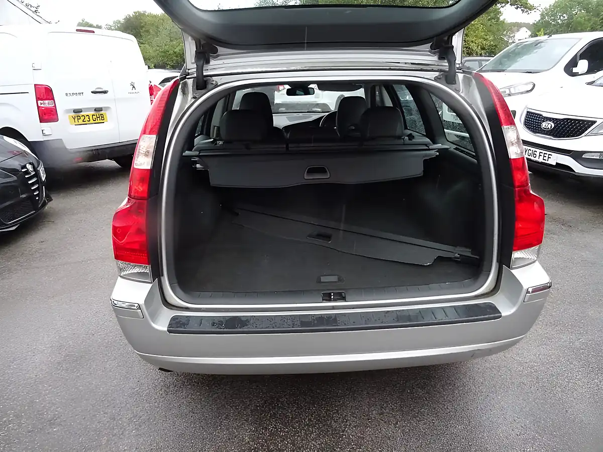 Used 2007 Volvo V70 Se Silver - Interior and Exterior details 5