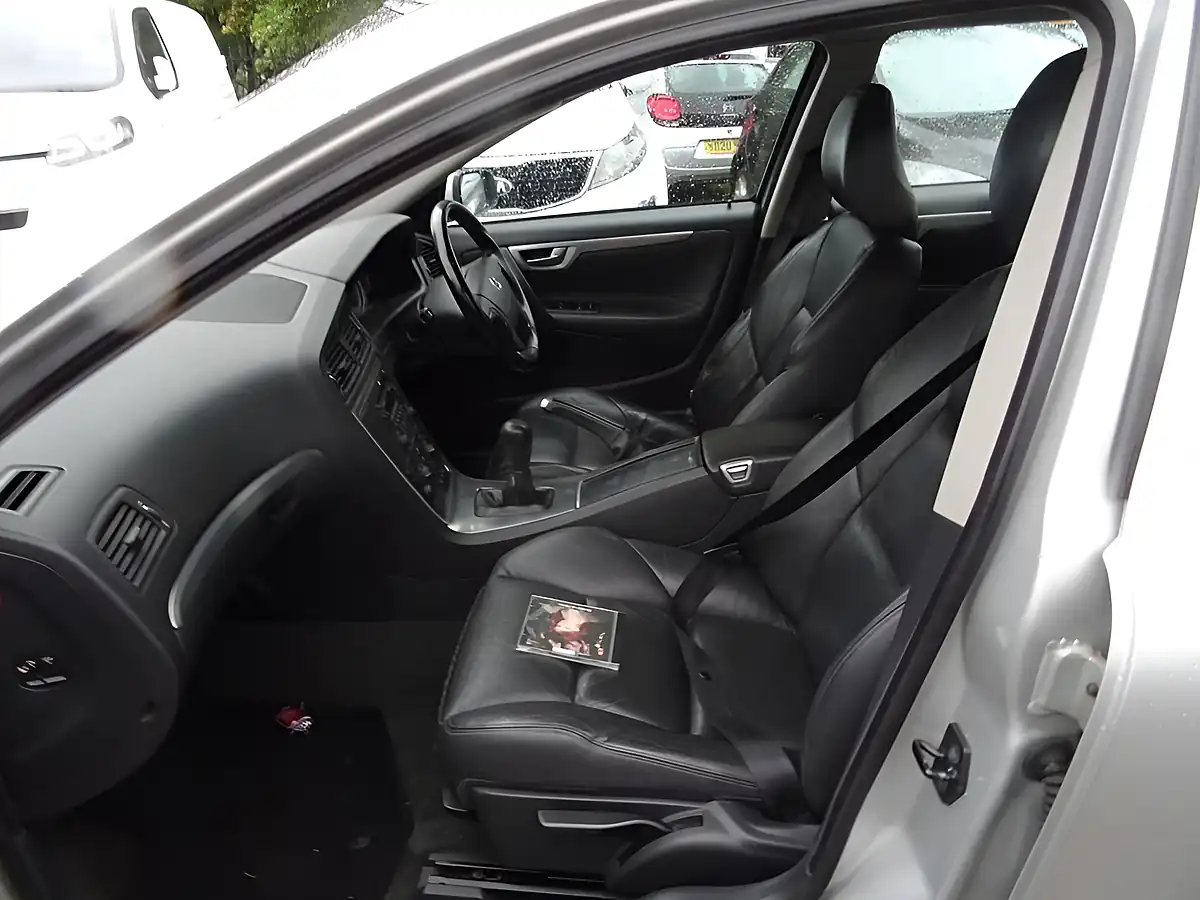 Used 2007 Volvo V70 Se Silver - Interior and Exterior details 8
