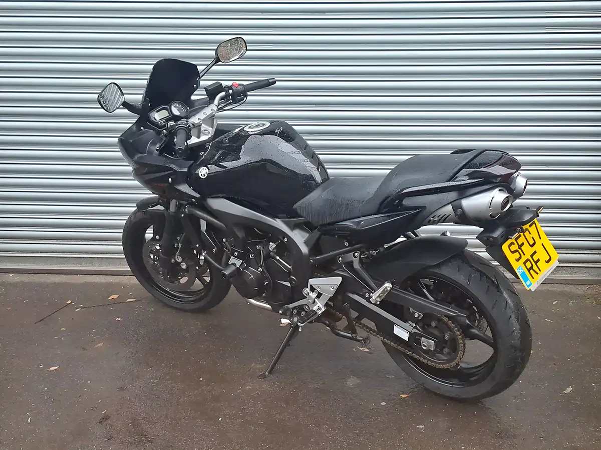 Used 2007 Yamaha Fz S2 Black - Interior and Exterior details 6