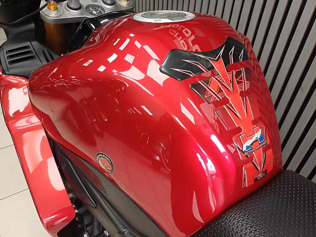 Used 2007 Yamaha FZ1 Fazer Red - Interior and Exterior details 12