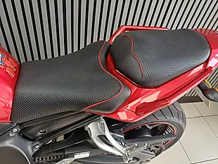 Used 2007 Yamaha FZ1 Fazer Red - Interior and Exterior details 13