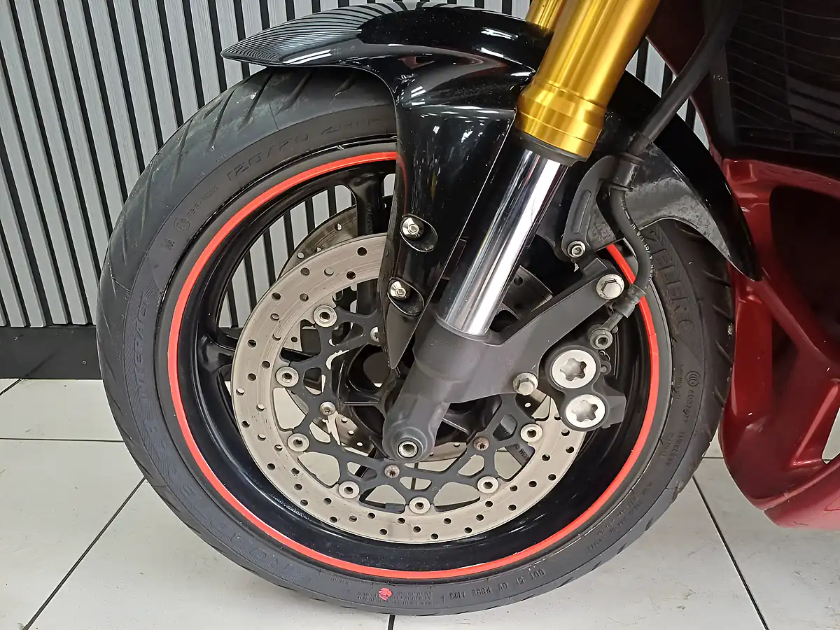 Used 2007 Yamaha FZ1 Fazer Red - Interior and Exterior details 18