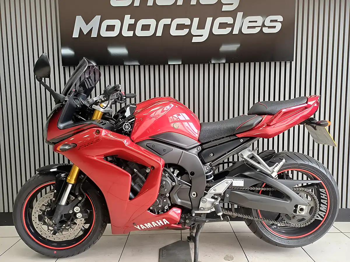 Used 2007 Yamaha FZ1 Fazer Red - Interior and Exterior details 3