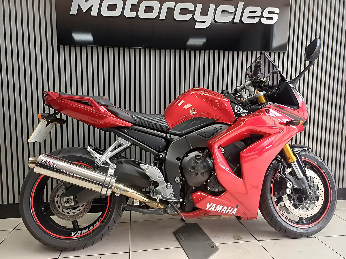 Used 2007 Yamaha FZ1 Fazer Red - Interior and Exterior details 7