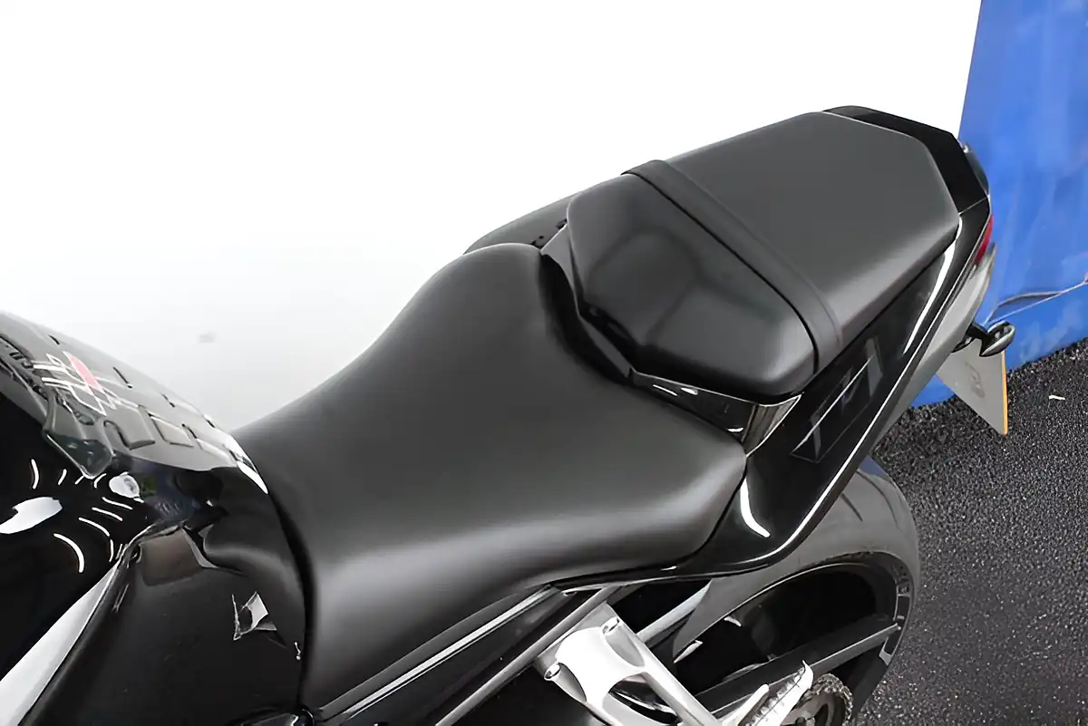 Used 2007 Yamaha FZ1 Super Retro Black - Interior and Exterior details 11