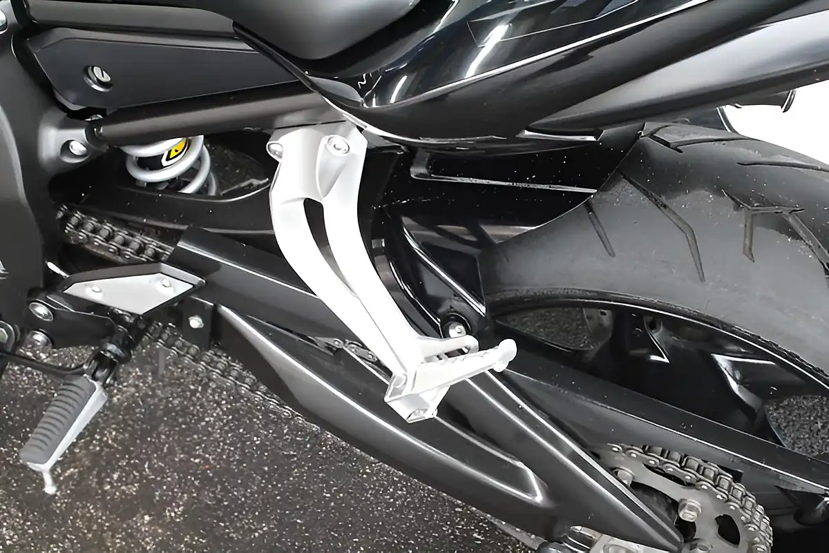 Used 2007 Yamaha FZ1 Super Retro Black - Interior and Exterior details 12
