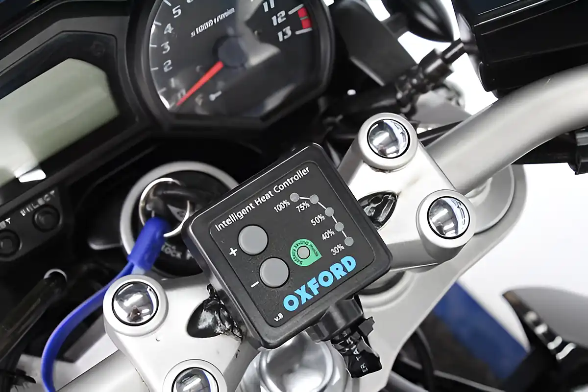Used 2007 Yamaha FZ1 Super Retro Black - Interior and Exterior details 13