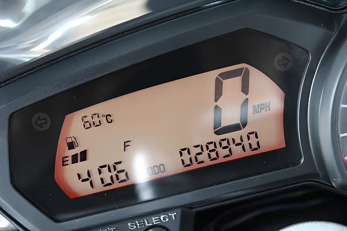Used 2007 Yamaha FZ1 Super Retro Black - Interior and Exterior details 3