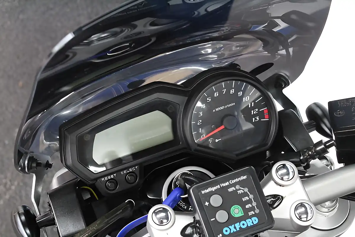 Used 2007 Yamaha FZ1 Super Retro Black - Interior and Exterior details 7