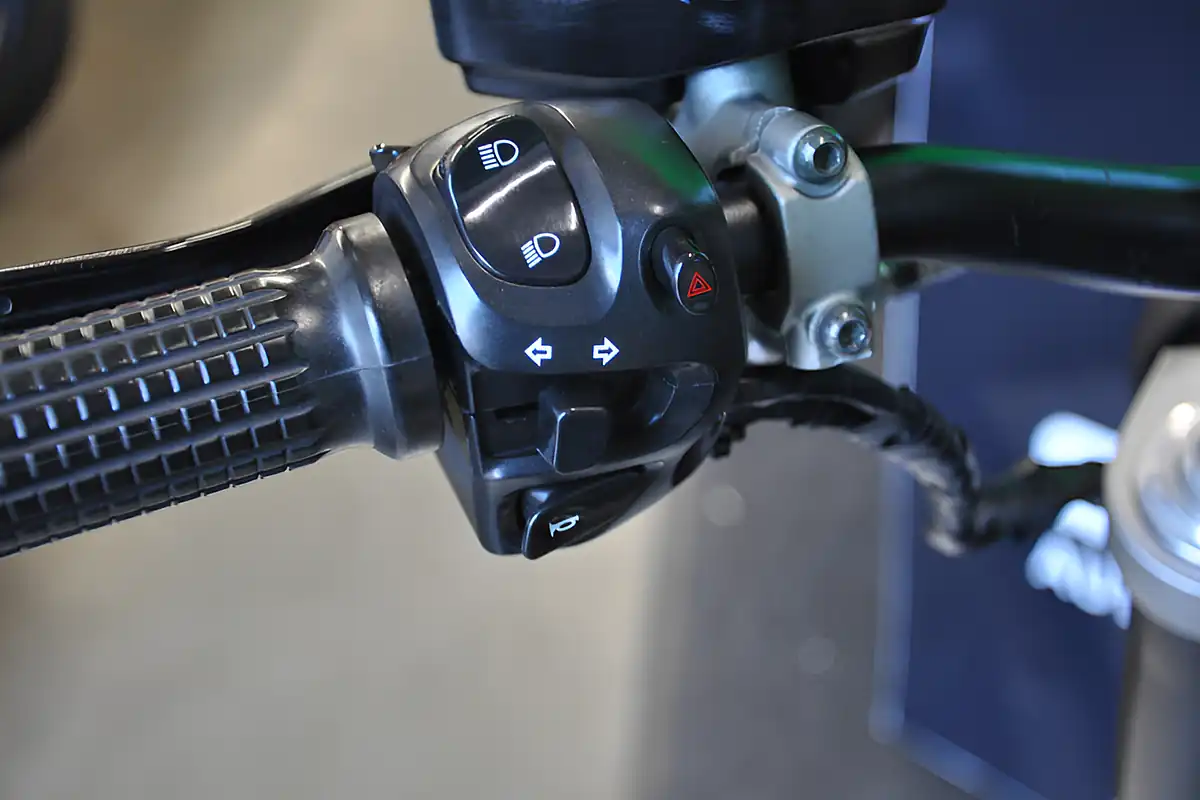 Used 2007 Yamaha MT01 Custom Blue - Interior and Exterior details 10