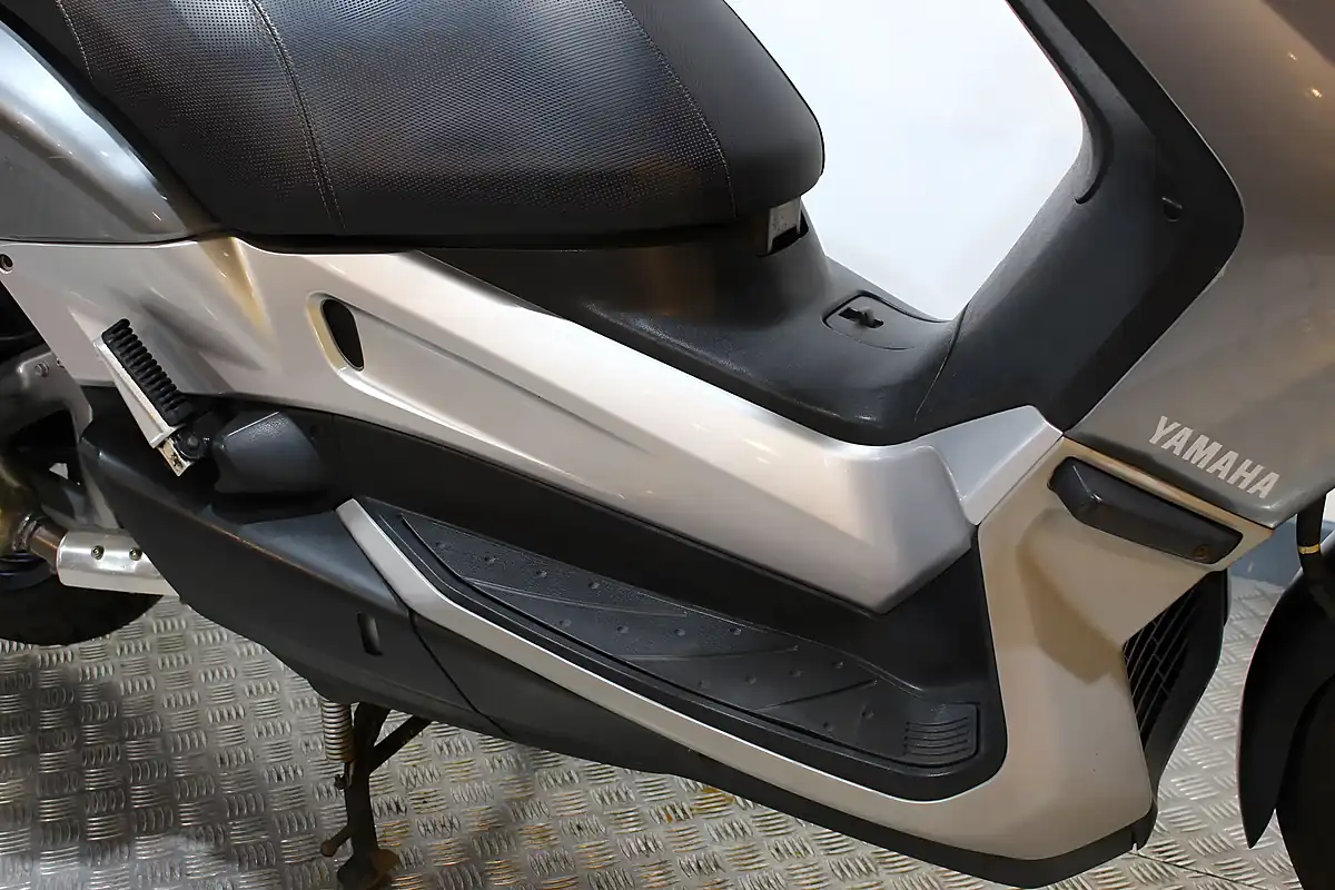 Used 2007 Yamaha YP250R X-Max Silver - Interior and Exterior details 6