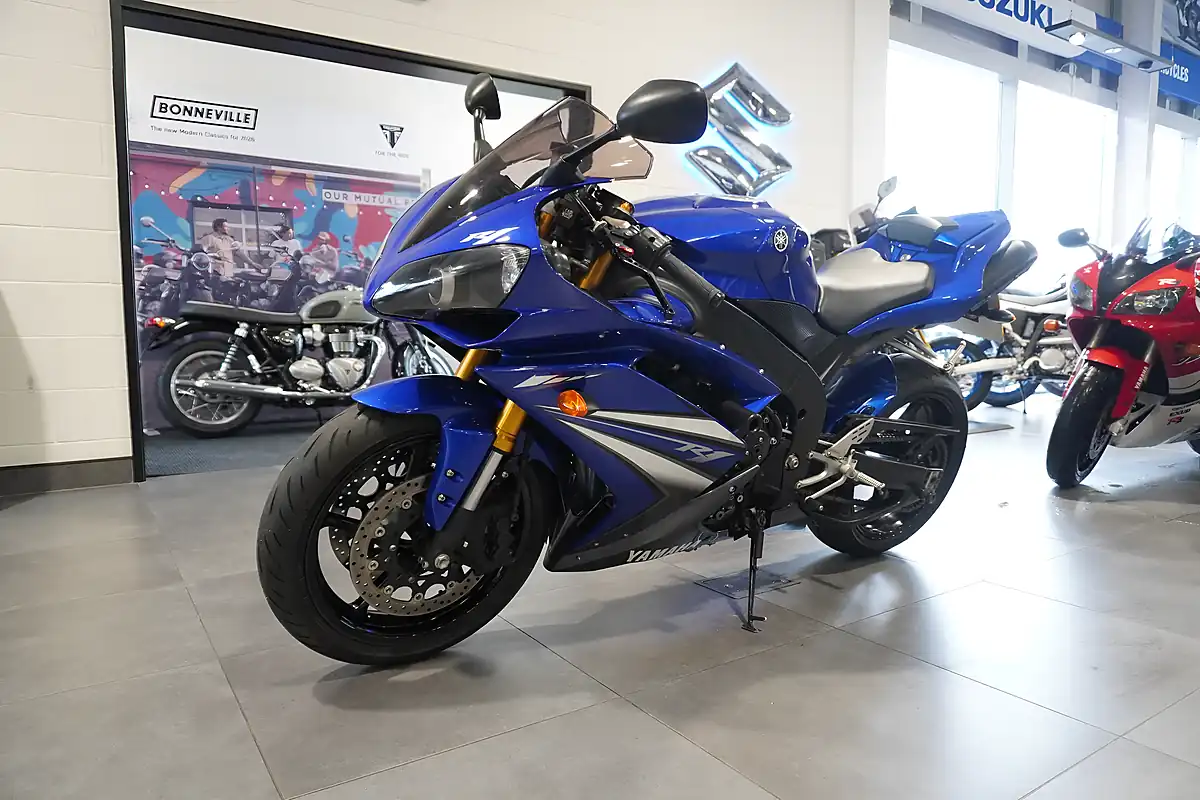 Used 2007 Yamaha YZF-R1 Blue - Interior and Exterior details 6