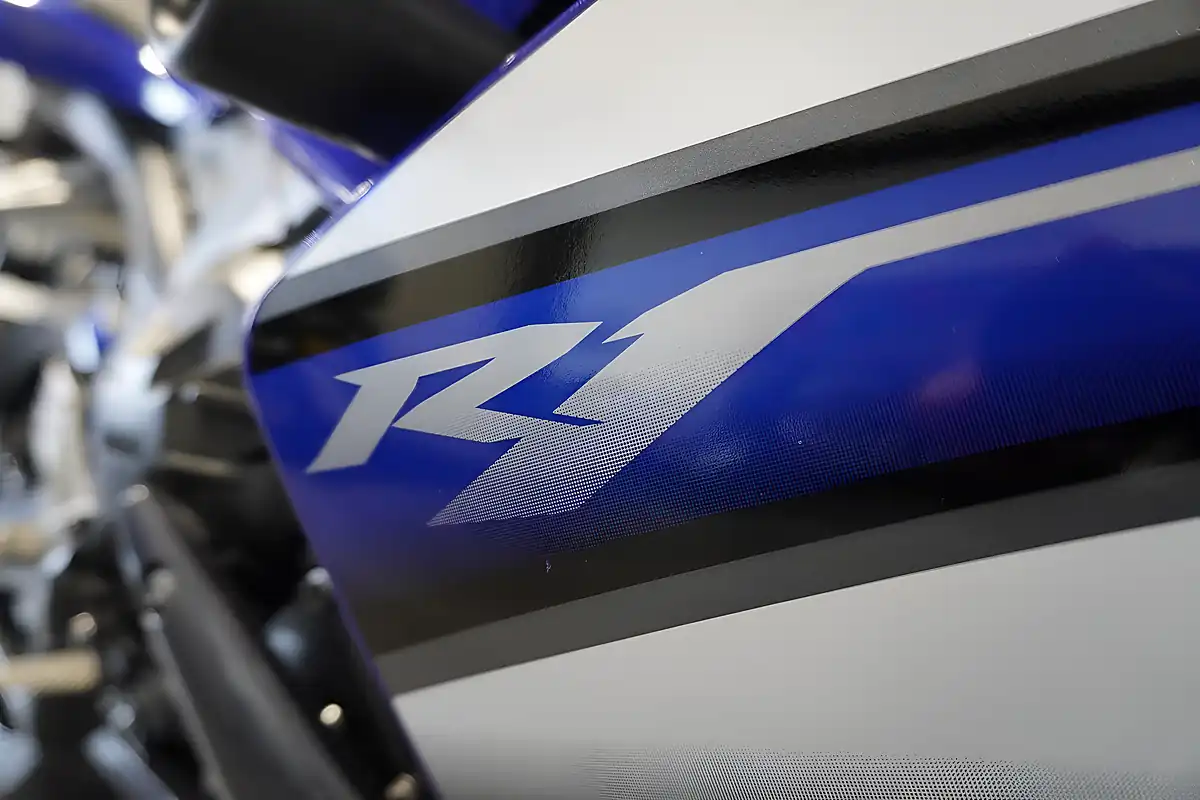 Used 2007 Yamaha YZF-R1 Blue - Interior and Exterior details 8