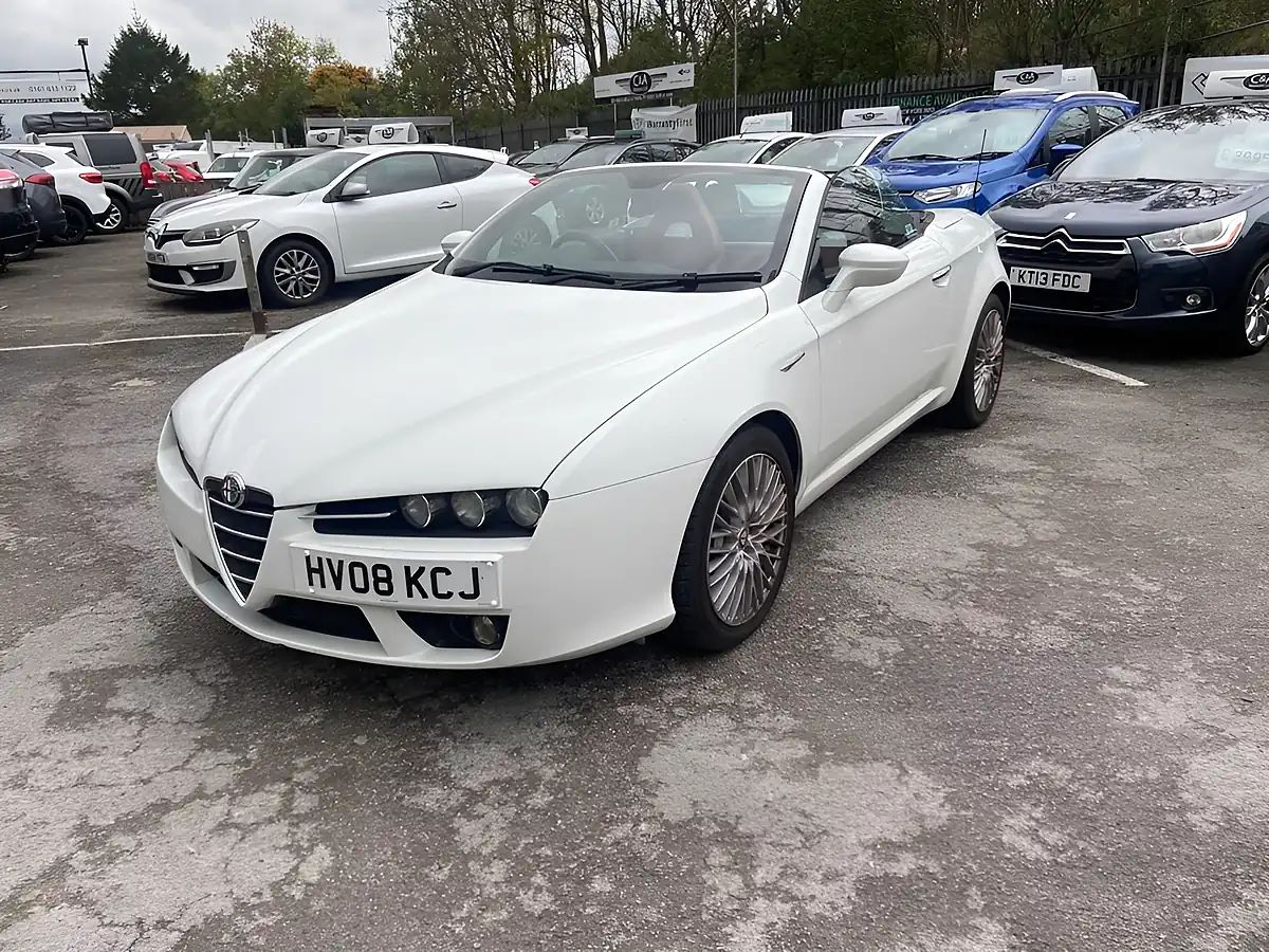 Used 2008 Alfa Romeo Spider Convertible White - Interior and Exterior details 3