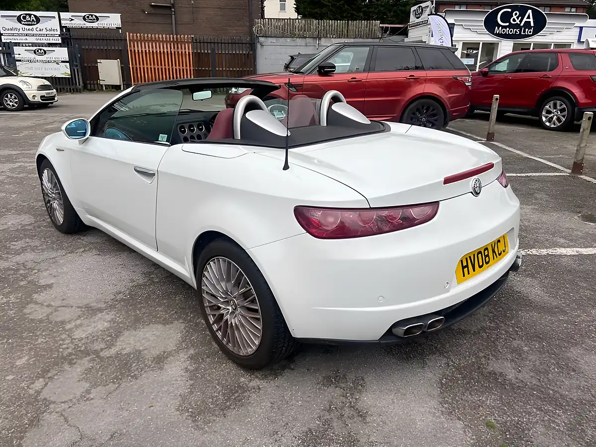Used 2008 Alfa Romeo Spider Convertible White - Interior and Exterior details 5