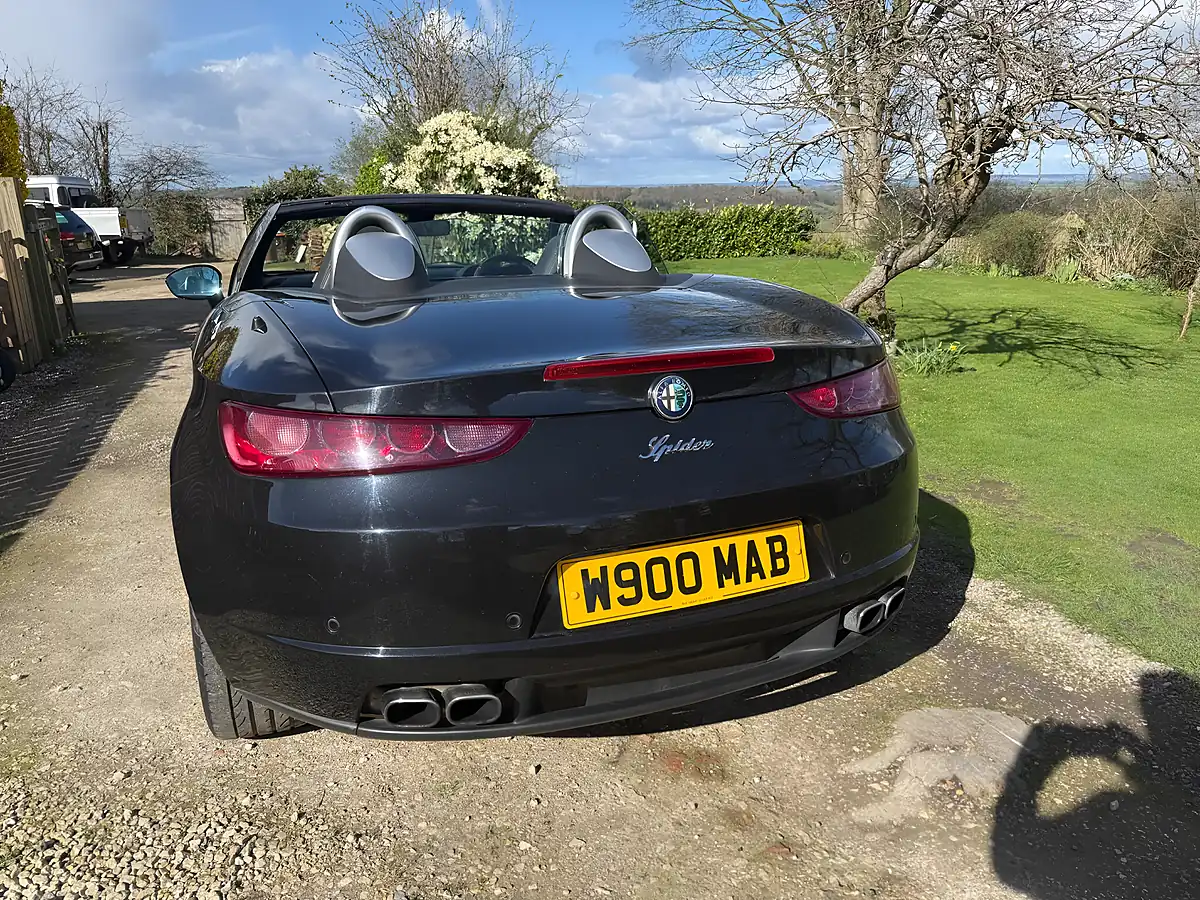 Used 2008 Alfa Romeo Spider Limited Edition Carbonio Black - Interior and Exterior details 12