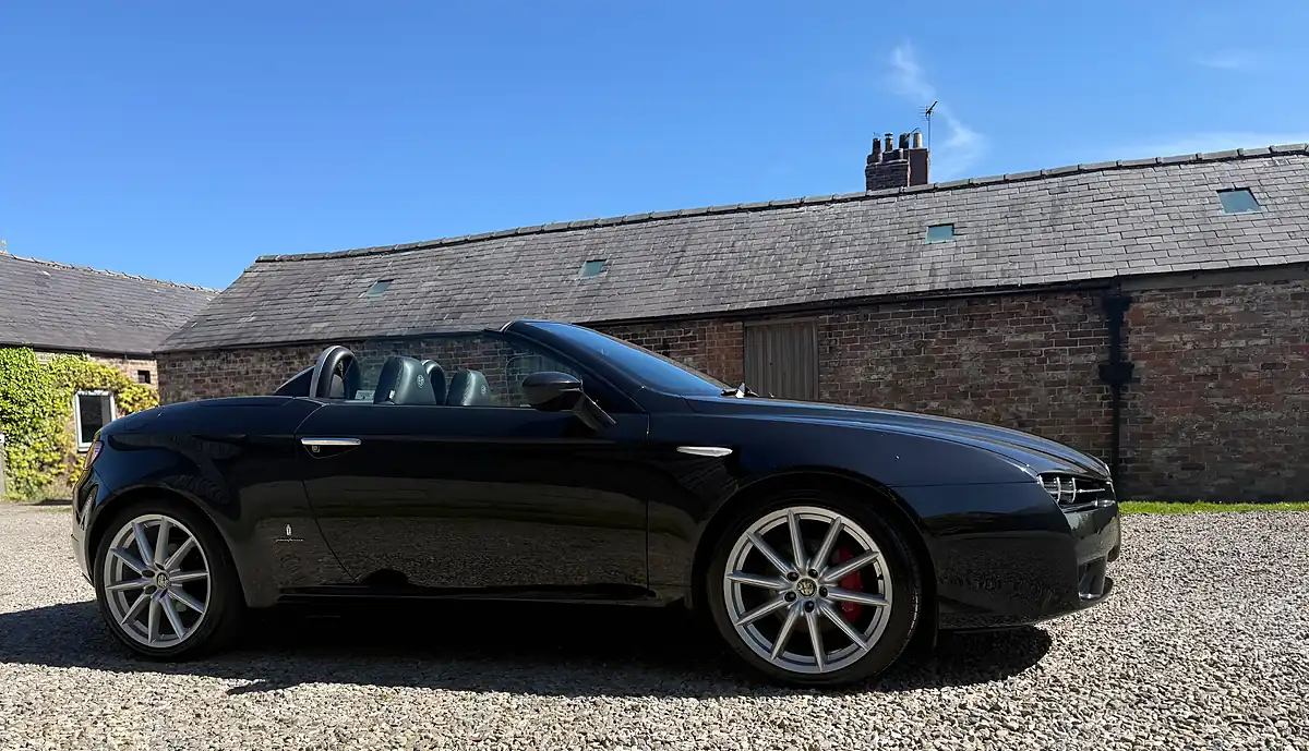 Used 2008 Alfa Romeo Spider Limited Edition Carbonio Black - Interior and Exterior details 13