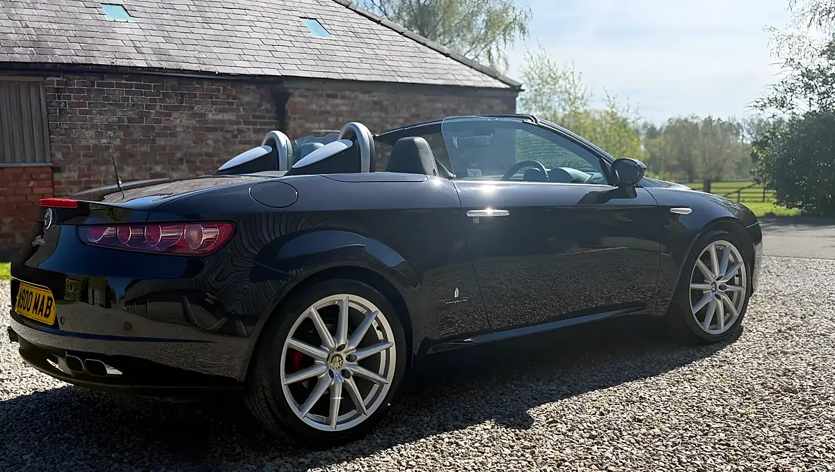Used 2008 Alfa Romeo Spider Limited Edition Carbonio Black - Interior and Exterior details 14