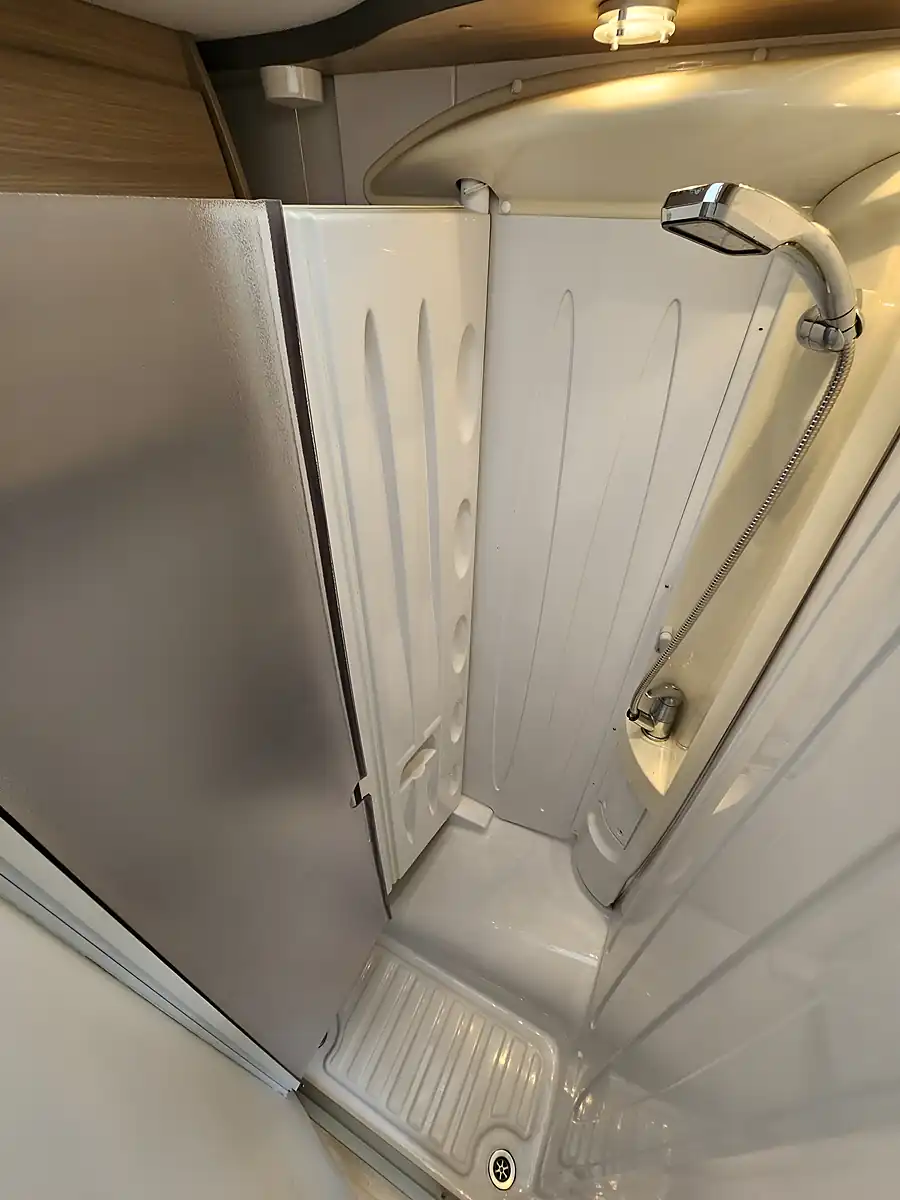 Used 2008 Bessacarr E495 Coachbuilt 6 Berth Rear U Lounge - Interior and Exterior details 17