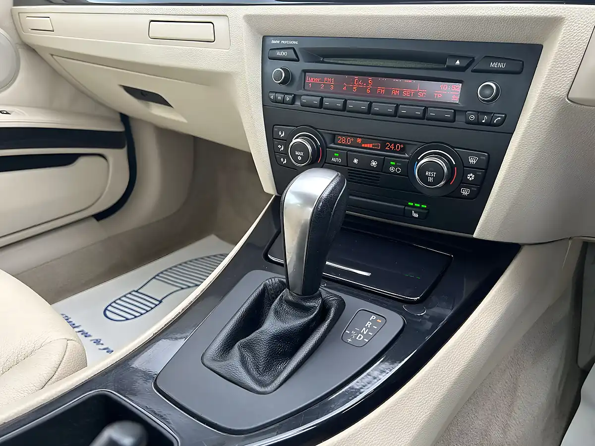 Used 2008 BMW 3 Series Se Montego Blue - Interior and Exterior details 16