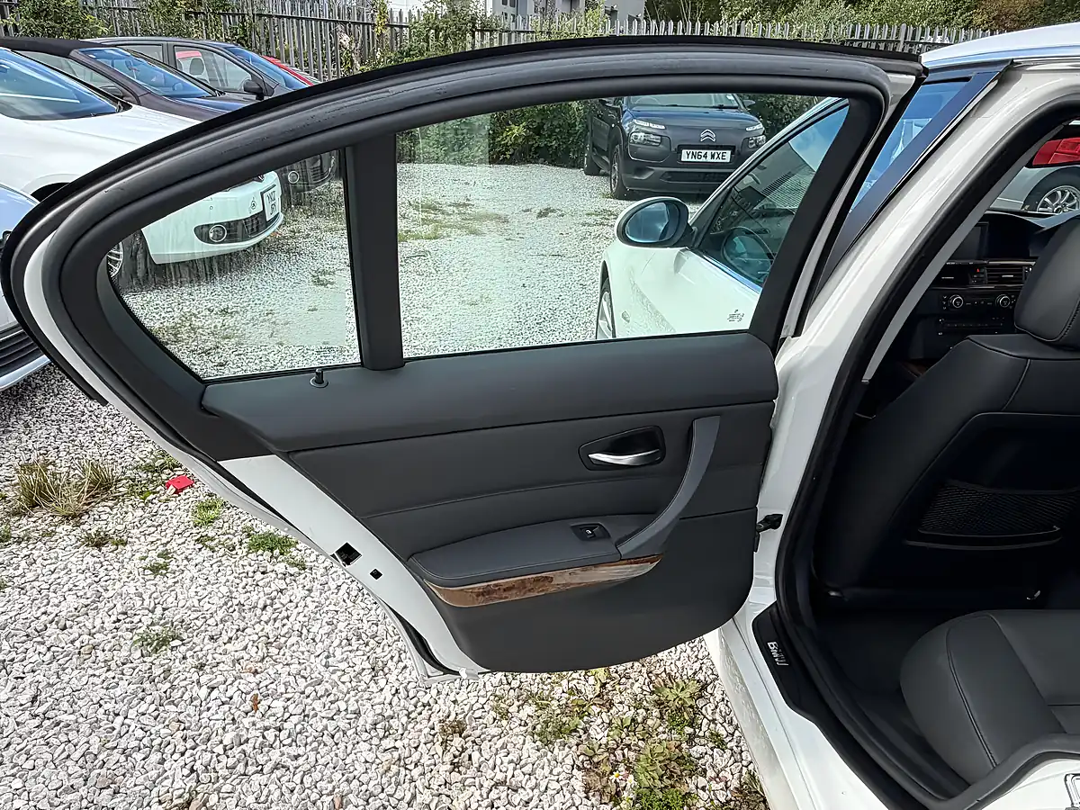 Used 2008 BMW 3 Series Se White - Interior and Exterior details 10