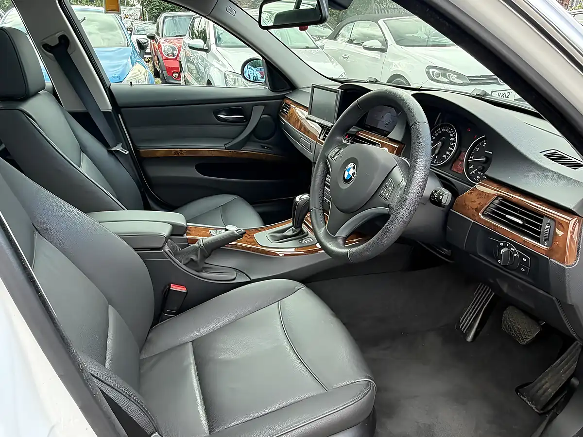 Used 2008 BMW 3 Series Se White - Interior and Exterior details 11
