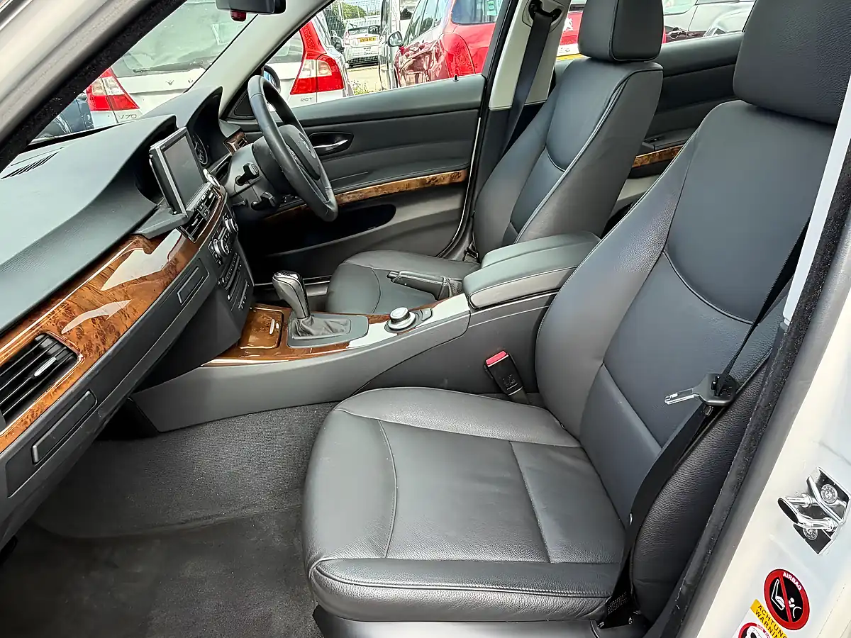 Used 2008 BMW 3 Series Se White - Interior and Exterior details 12