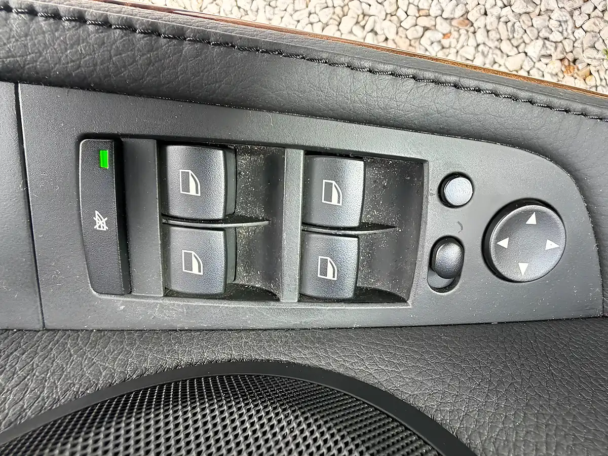 Used 2008 BMW 3 Series Se White - Interior and Exterior details 18