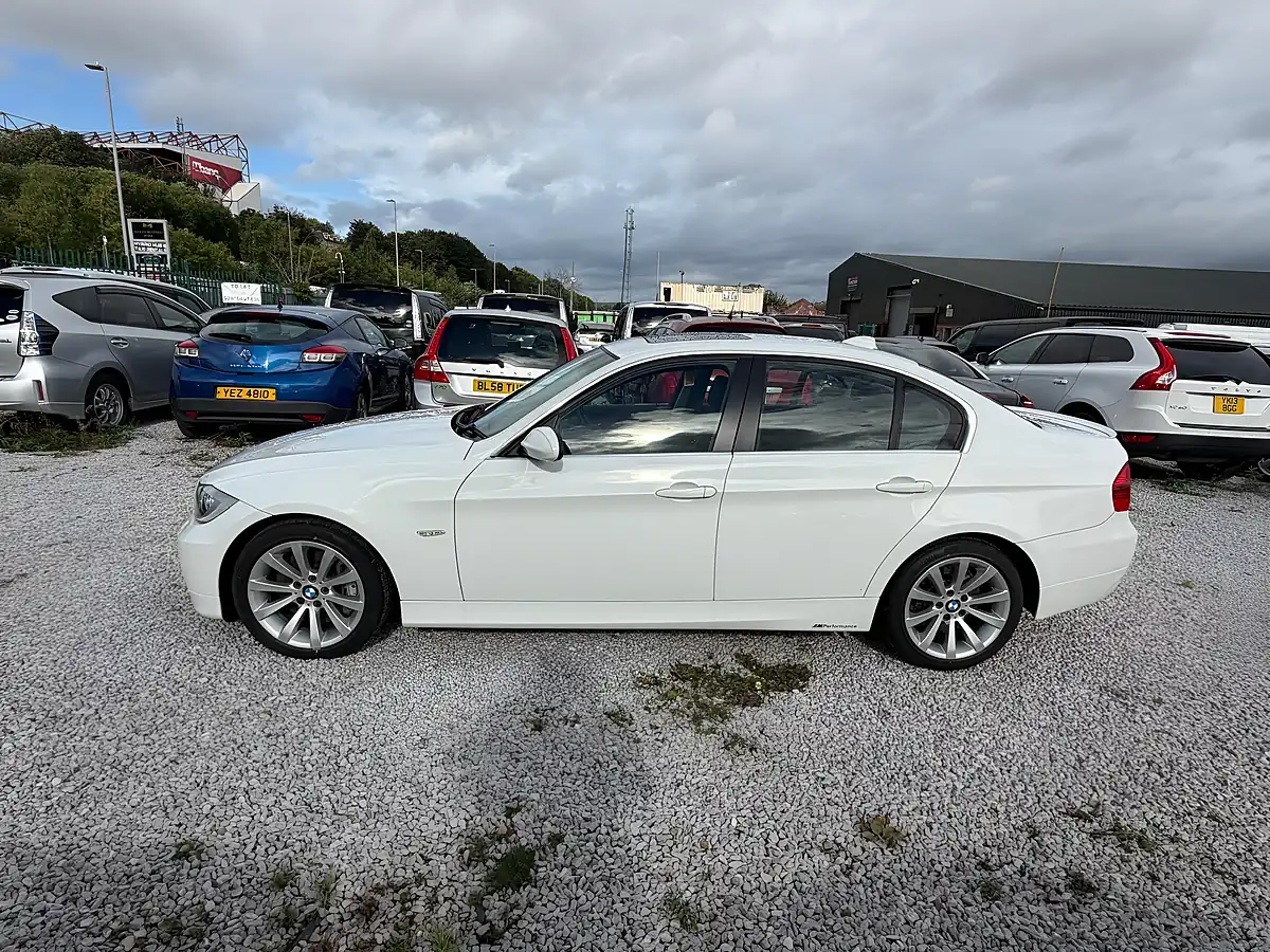 Used 2008 BMW 3 Series Se White - Interior and Exterior details 4