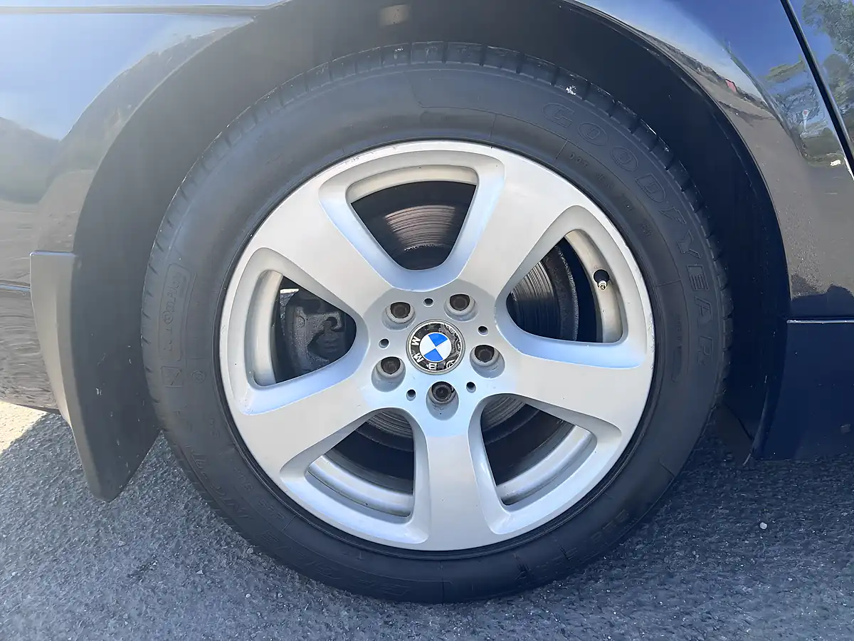 Used 2008 BMW 5 Series Se Blue - Interior and Exterior details 14