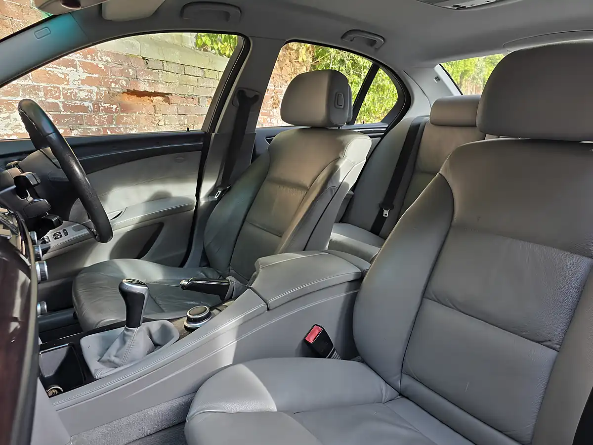 Used 2008 BMW 5 Series Se White - Interior and Exterior details 14