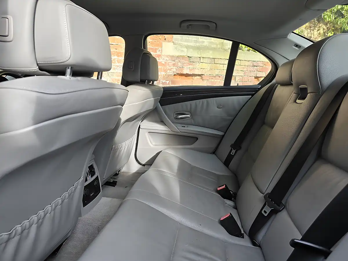 Used 2008 BMW 5 Series Se White - Interior and Exterior details 16