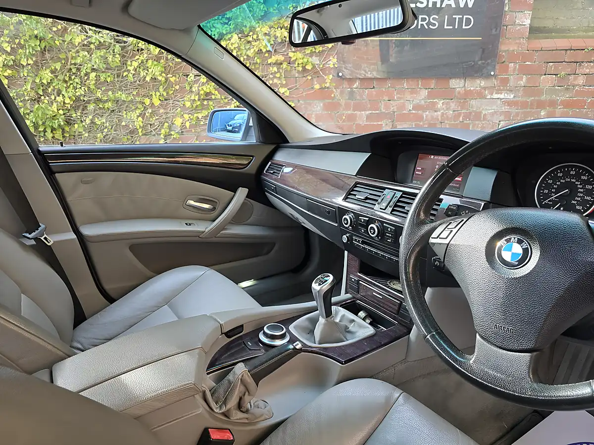 Used 2008 BMW 5 Series Se White - Interior and Exterior details 18