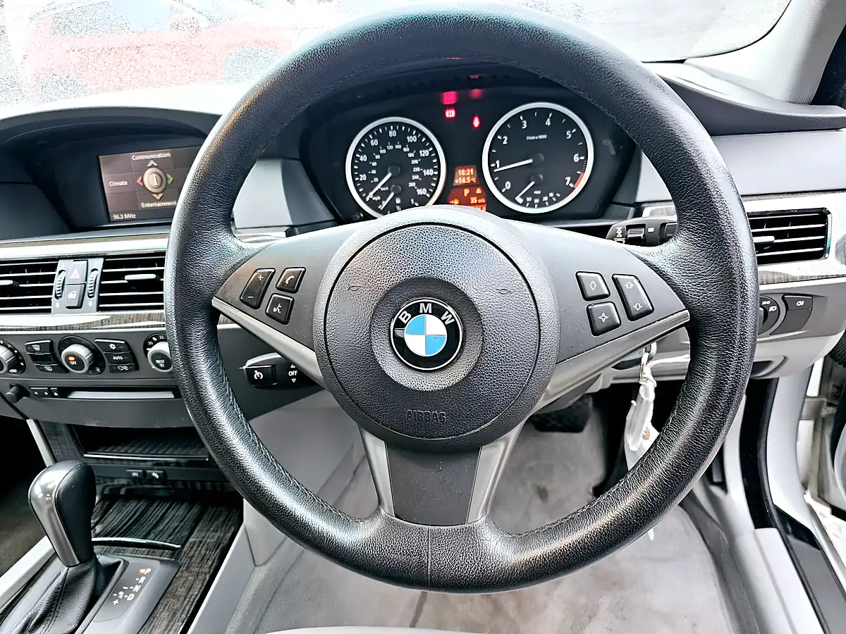 Used 2008 BMW 525i Luxury Silver - Interior and Exterior details 12