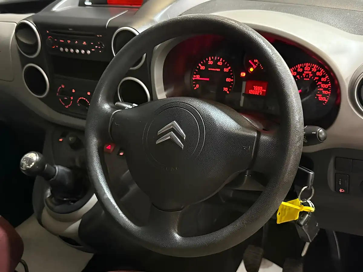 Used 2008 Citroen Berlingo Vtr Multispace Red - Interior and Exterior details 11