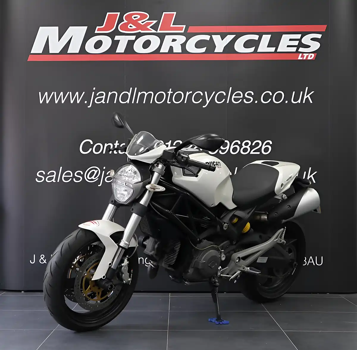 Used 2008 Ducati Monster 696+ White - Interior and Exterior details 4